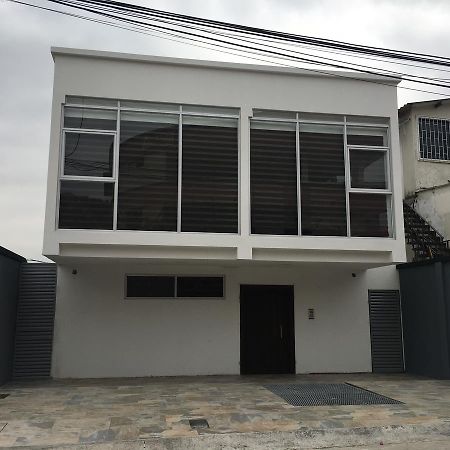 ホテルResidencia Bellavista グアヤキル エクステリア 写真